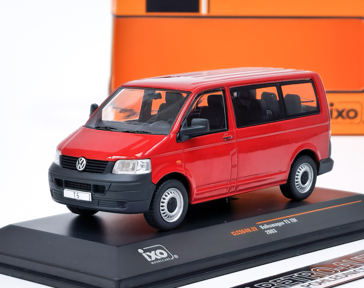 Volkswagen T5 (2003) red IXO 1:43_