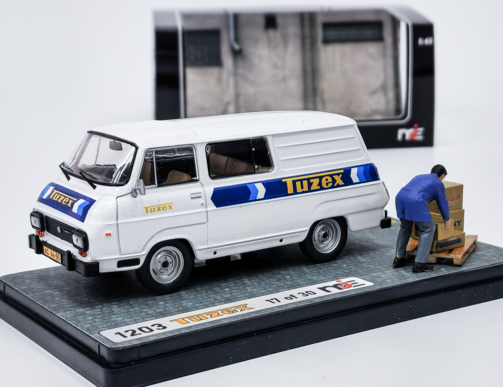 Dioráma Škoda 1203 TUZEX MJ 1:43