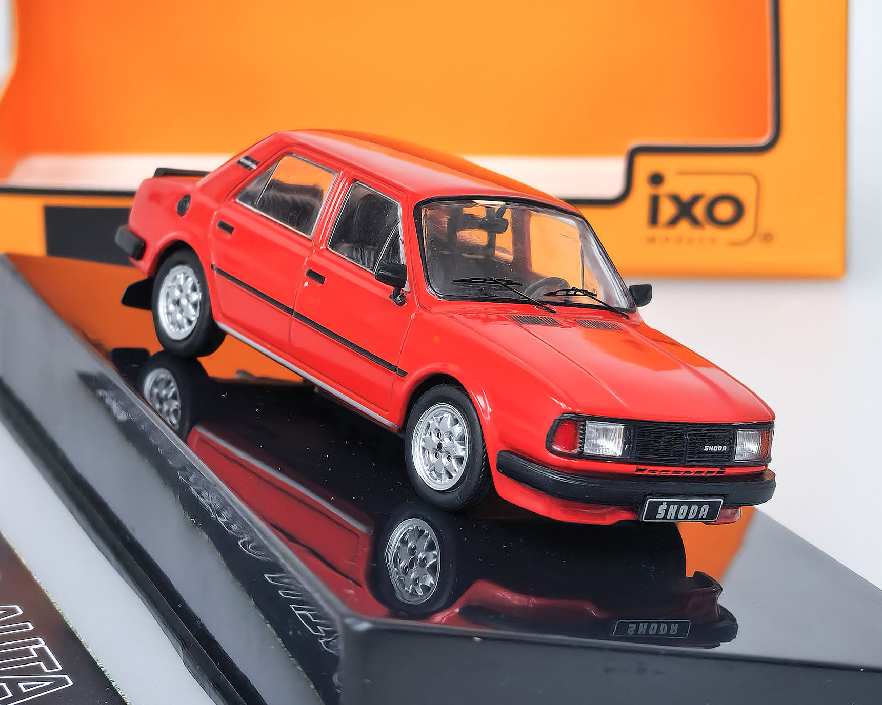 Škoda 130 L (1988) - Červená  IXO 1:43