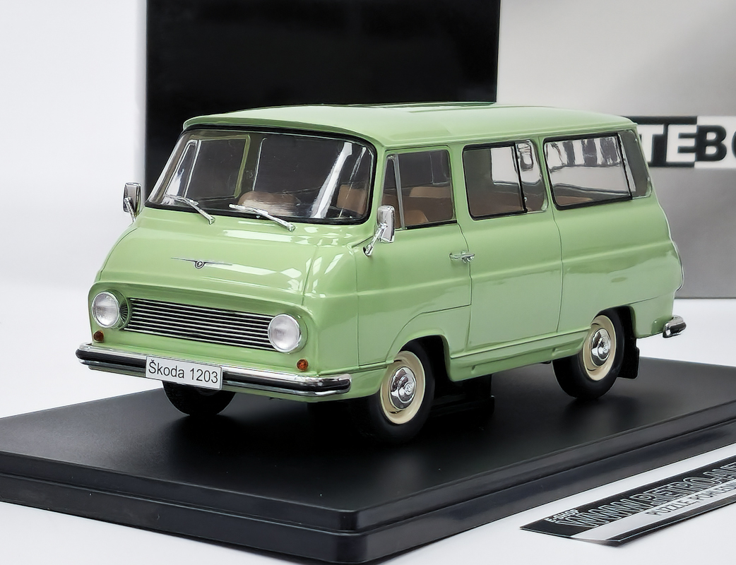 Škoda 1203 (1968) světle zelená WHITEBOX 1:24
