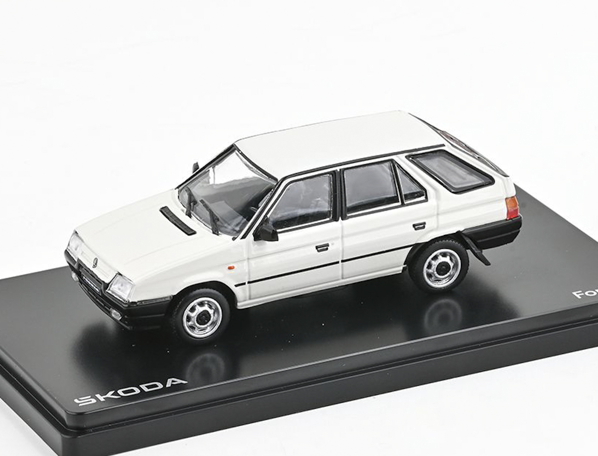 Škoda Forman (1993) Bílá Labutí ABREX 1:43
