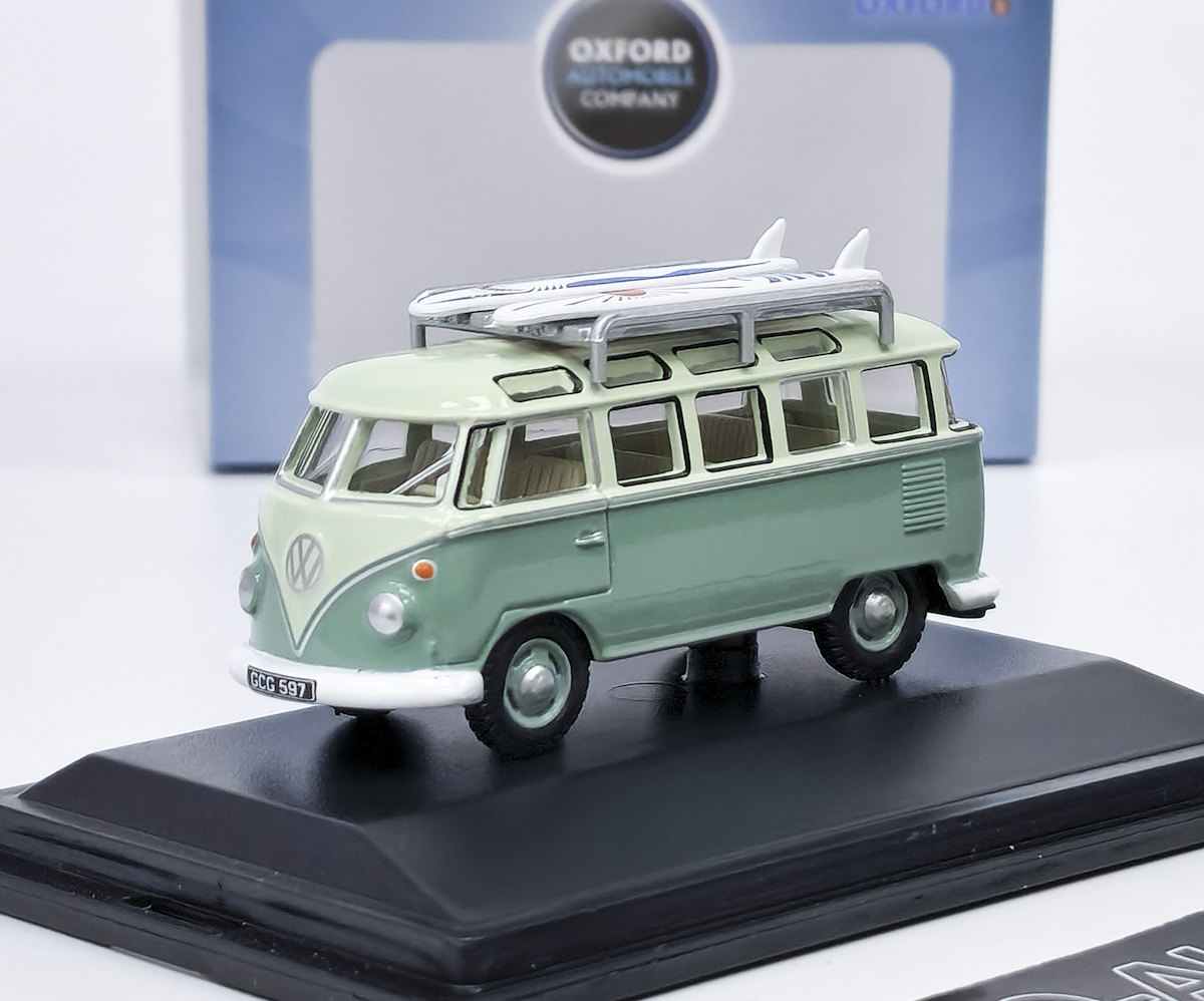 VW T1 Samba Bus Surfboards - zelená OXFORD 1:76