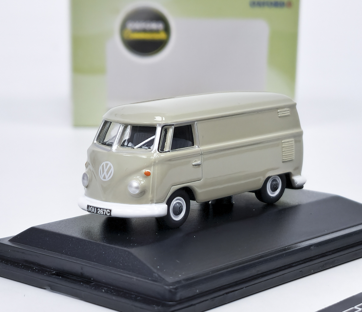 VW T1 Van - světle šedá OXFORD 1:76