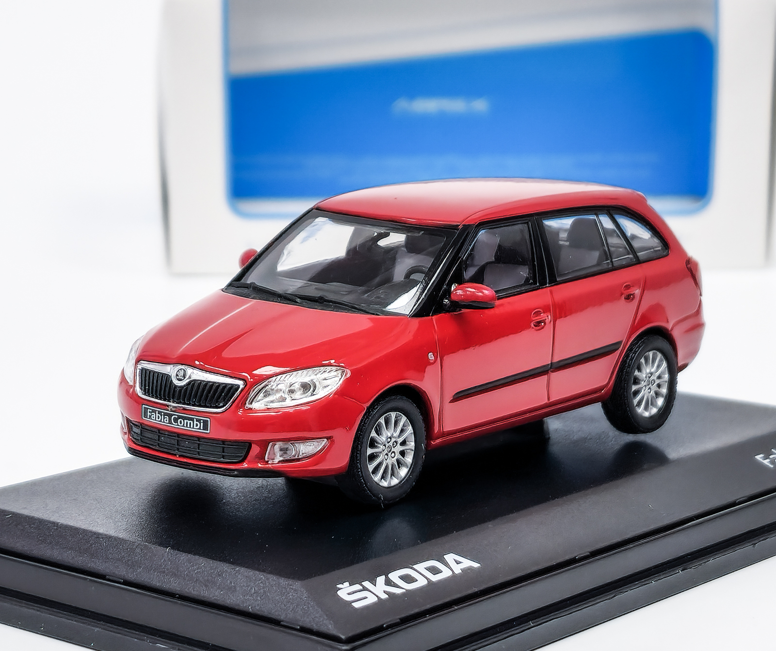 _Škoda Fabia II FL Combi (2013) - Červená Corrida ABREX 1:43