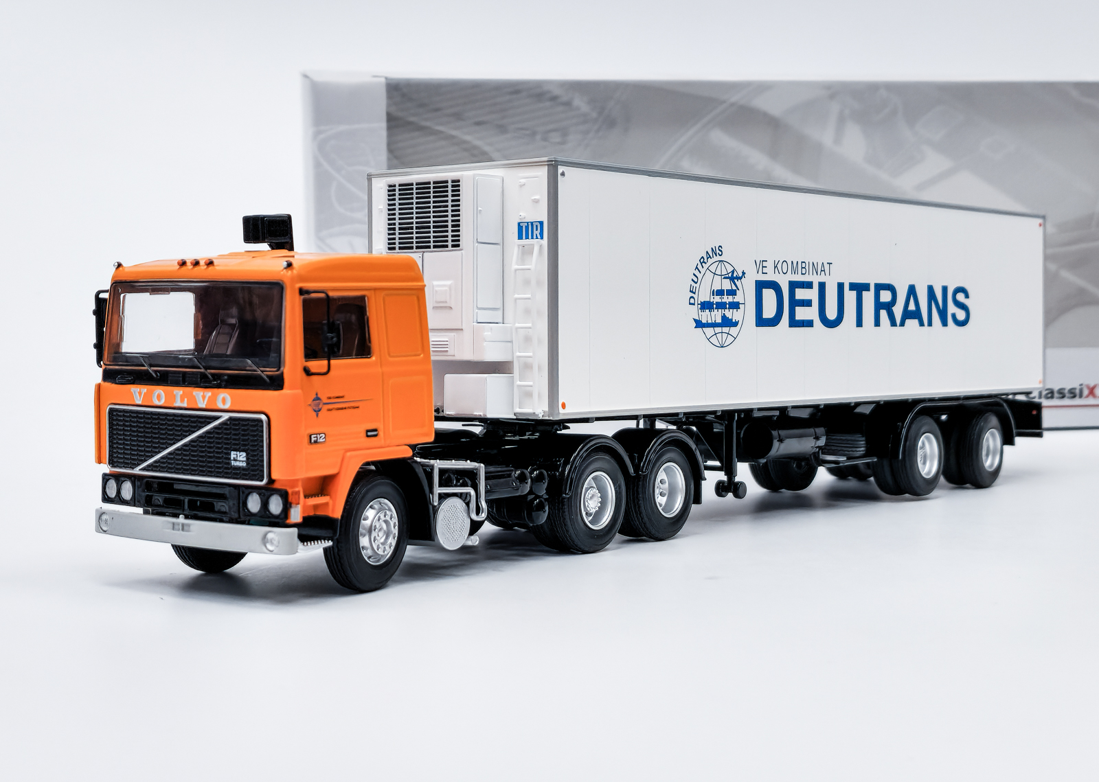 Volvo F12 (1980) Deutrans - Premium ClassiXXs 1:43