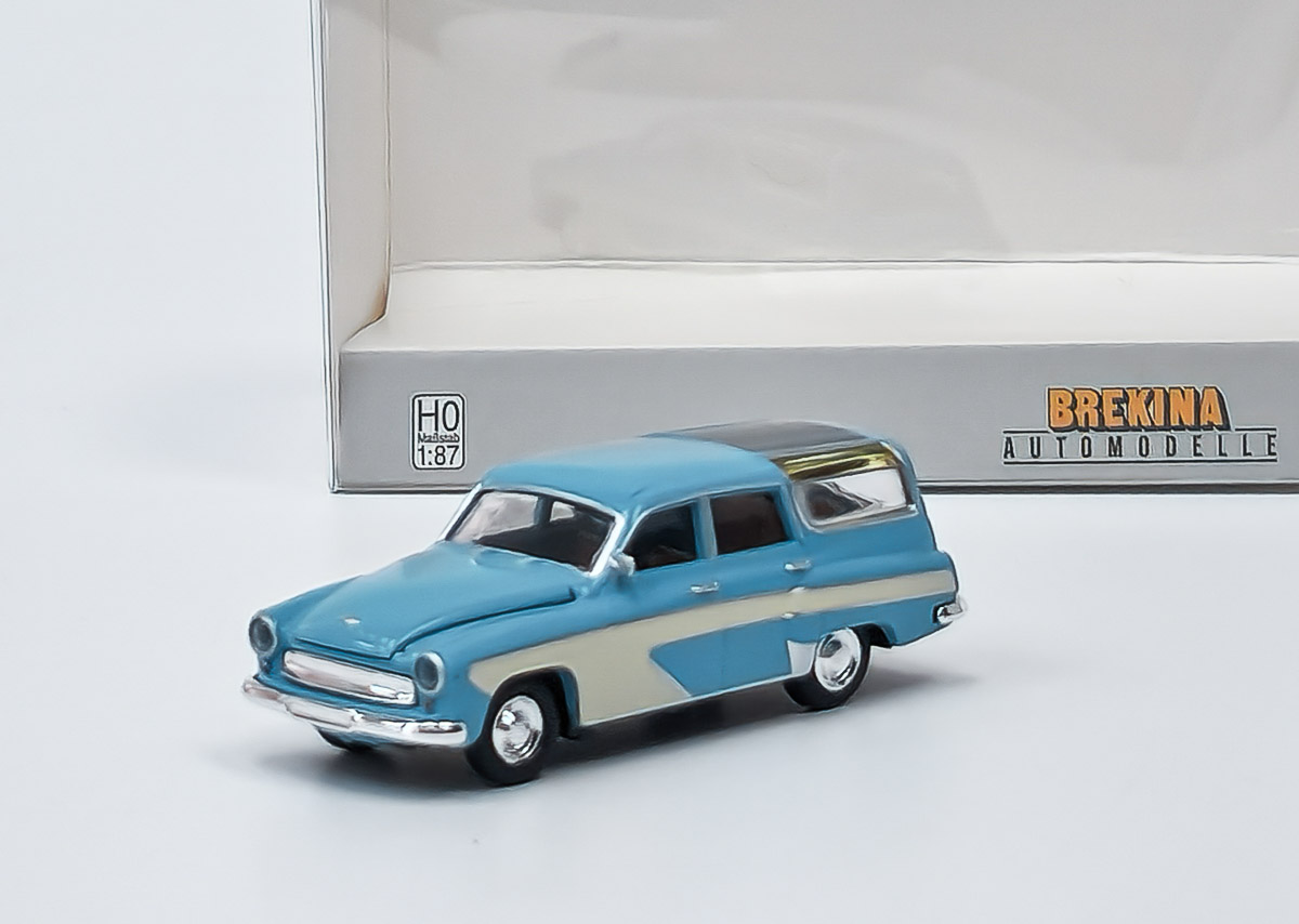 Wartburg 311 Camping (1959) světle modrá/bílá Brekina 1:87