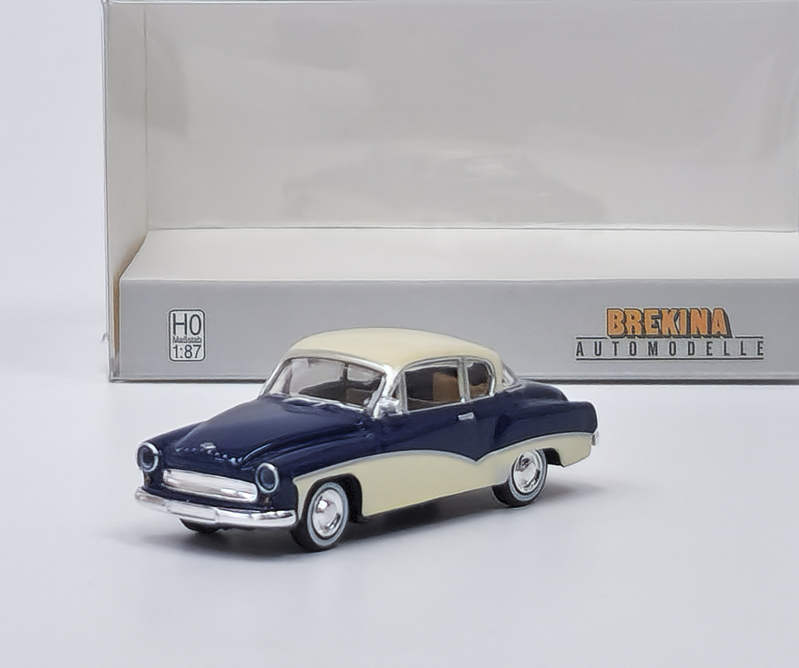 Wartburg 311 Coupé (1959) modrá/světle béžová Brekina 1:87