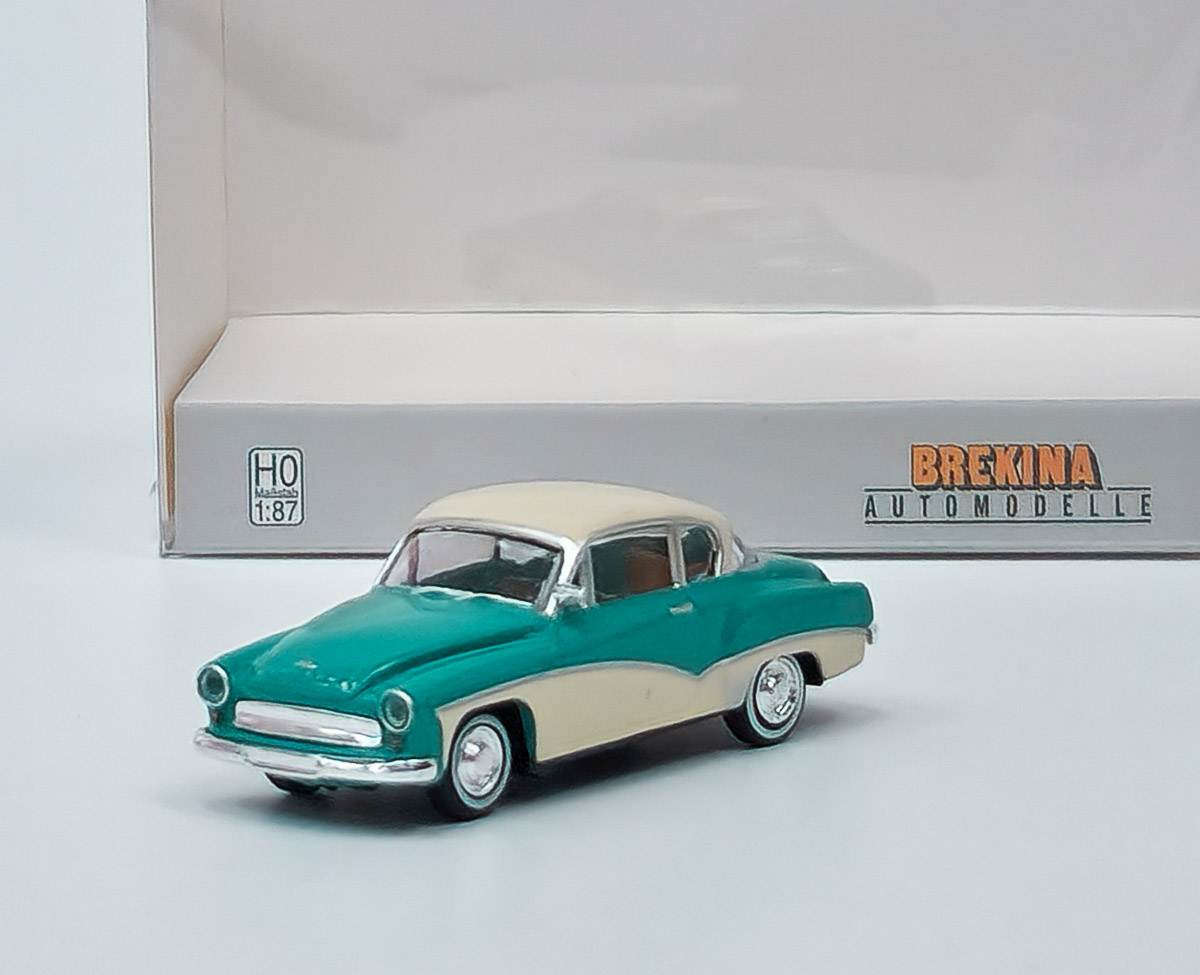 Wartburg 311 Coupé (1959) zelená/světle béžová Brekina 1:87