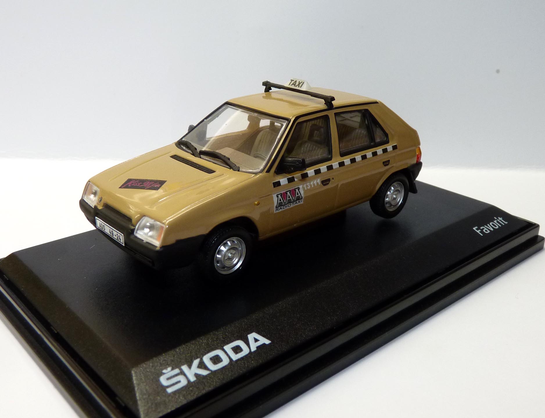 Škoda Favorit 136 L (1989) - Taxi - hnědá  - MJ 1:43