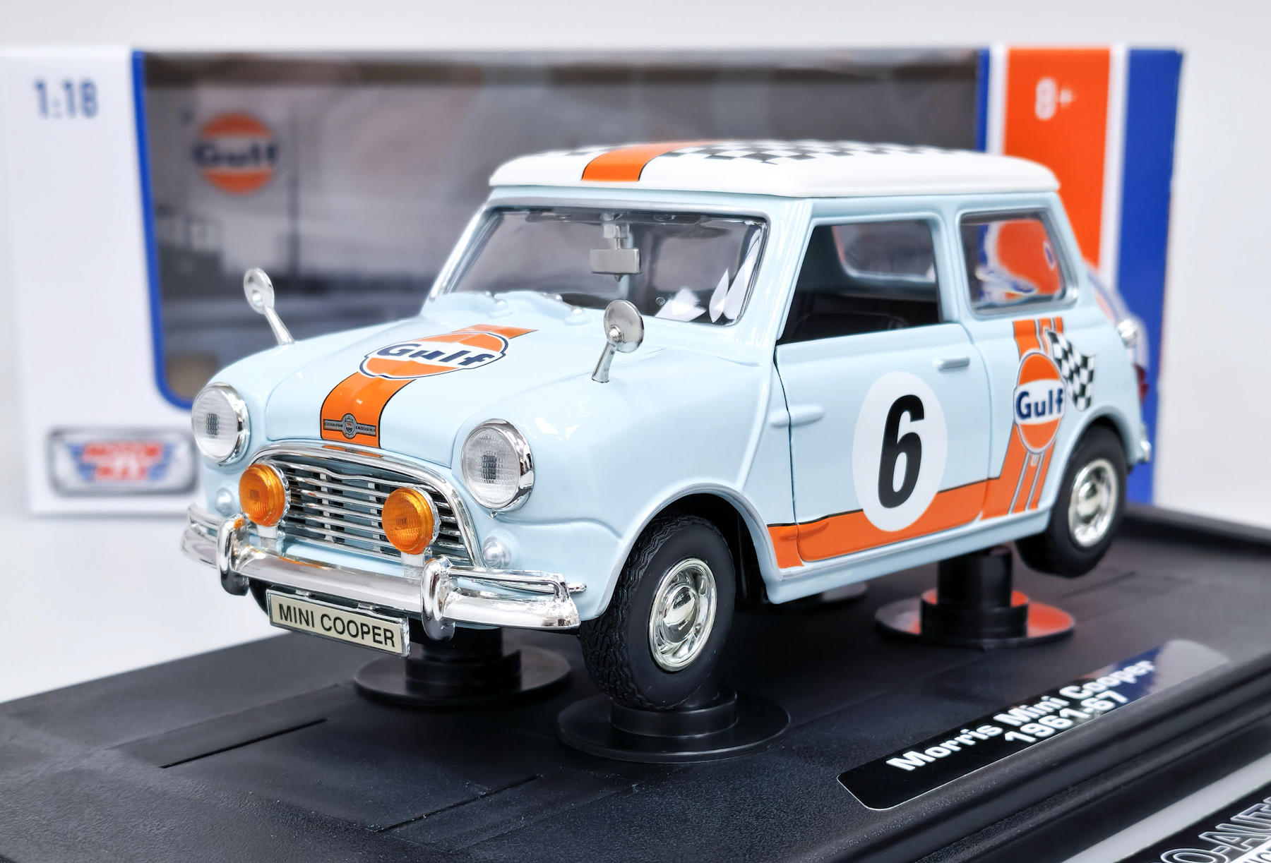 Mini Morris Cooper RHD 1961-67  #6 "Gulf Oil" - Světle Modrá - Motormax 1:18