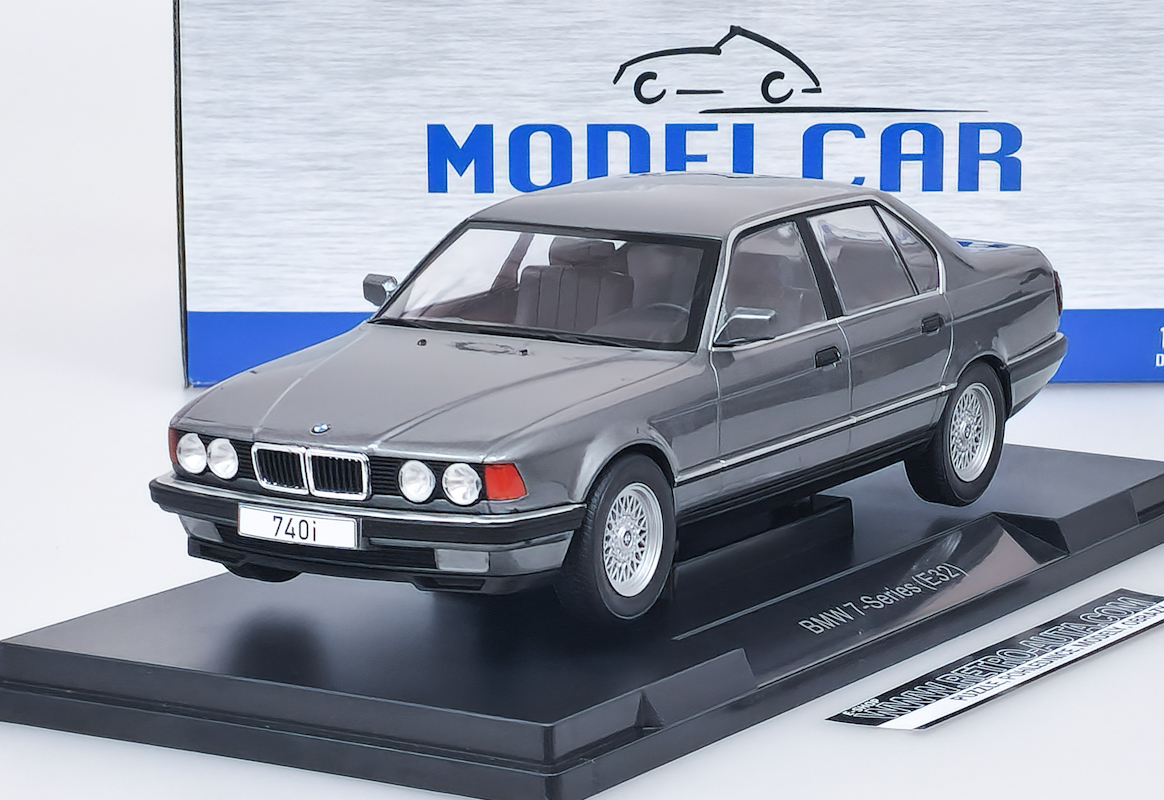  BMW 7er 740i (E32) 1992  - Šedá metalíza MCG 1:18