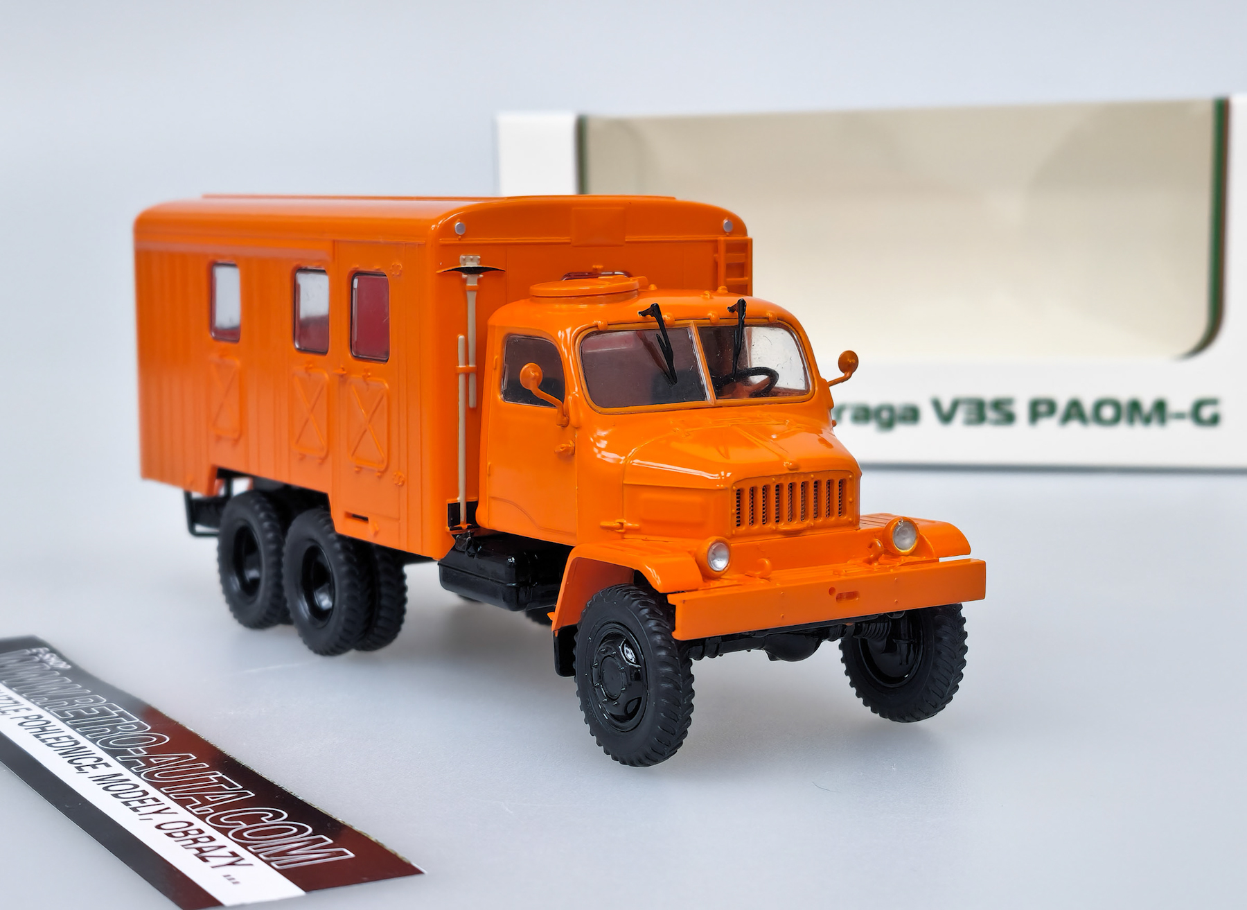 Praga V3S Skříňový vůz - oranžová MODIMIO 1:43 