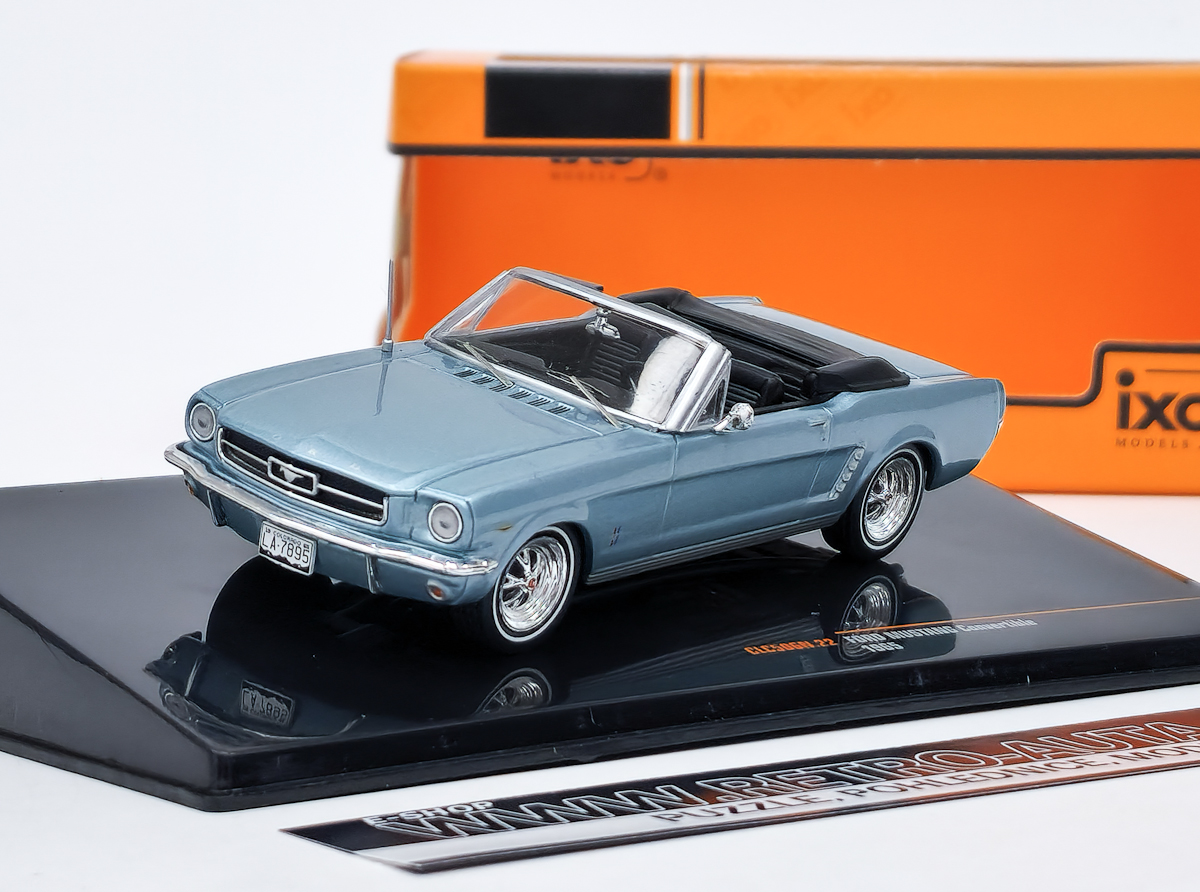 Ford Mustang Convertible (1965) metallic-light blue IXO 1:43