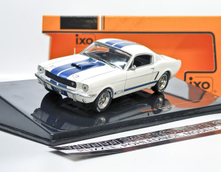 Ford Mustang Shelby GT 350, white/blue IXO1:43