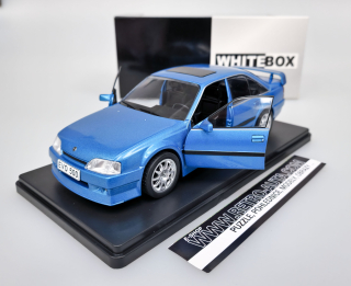 Opel Omega Evolution 500 (1991) Modrá Metalíza Whitebox 1:24